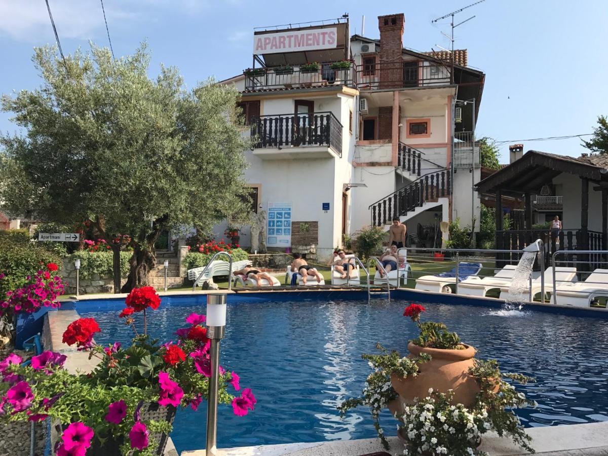 Apartmani Milokanovic Funtana Exterior photo