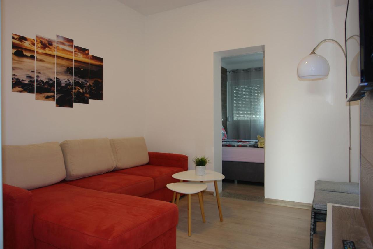 Apartmani Milokanovic Funtana Exterior photo