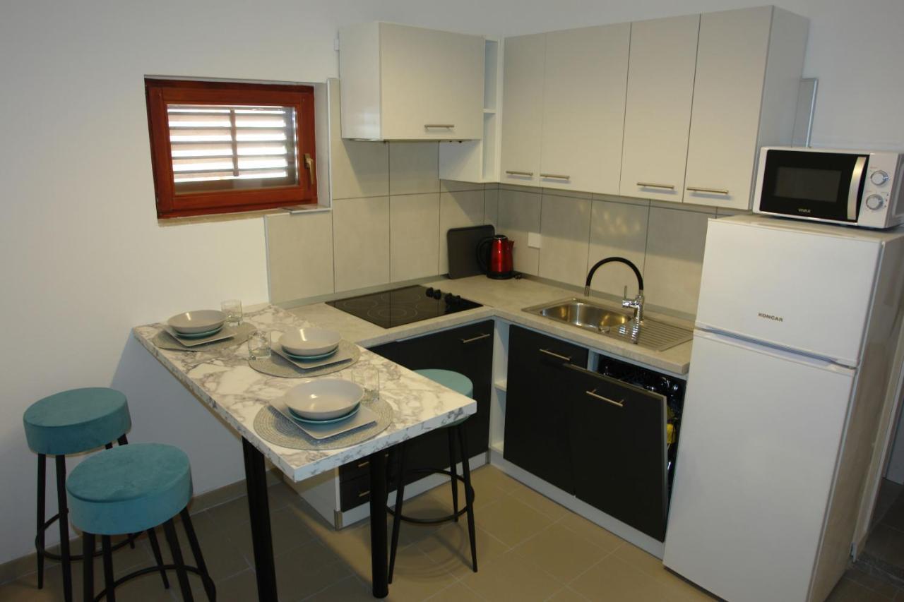 Apartmani Milokanovic Funtana Exterior photo
