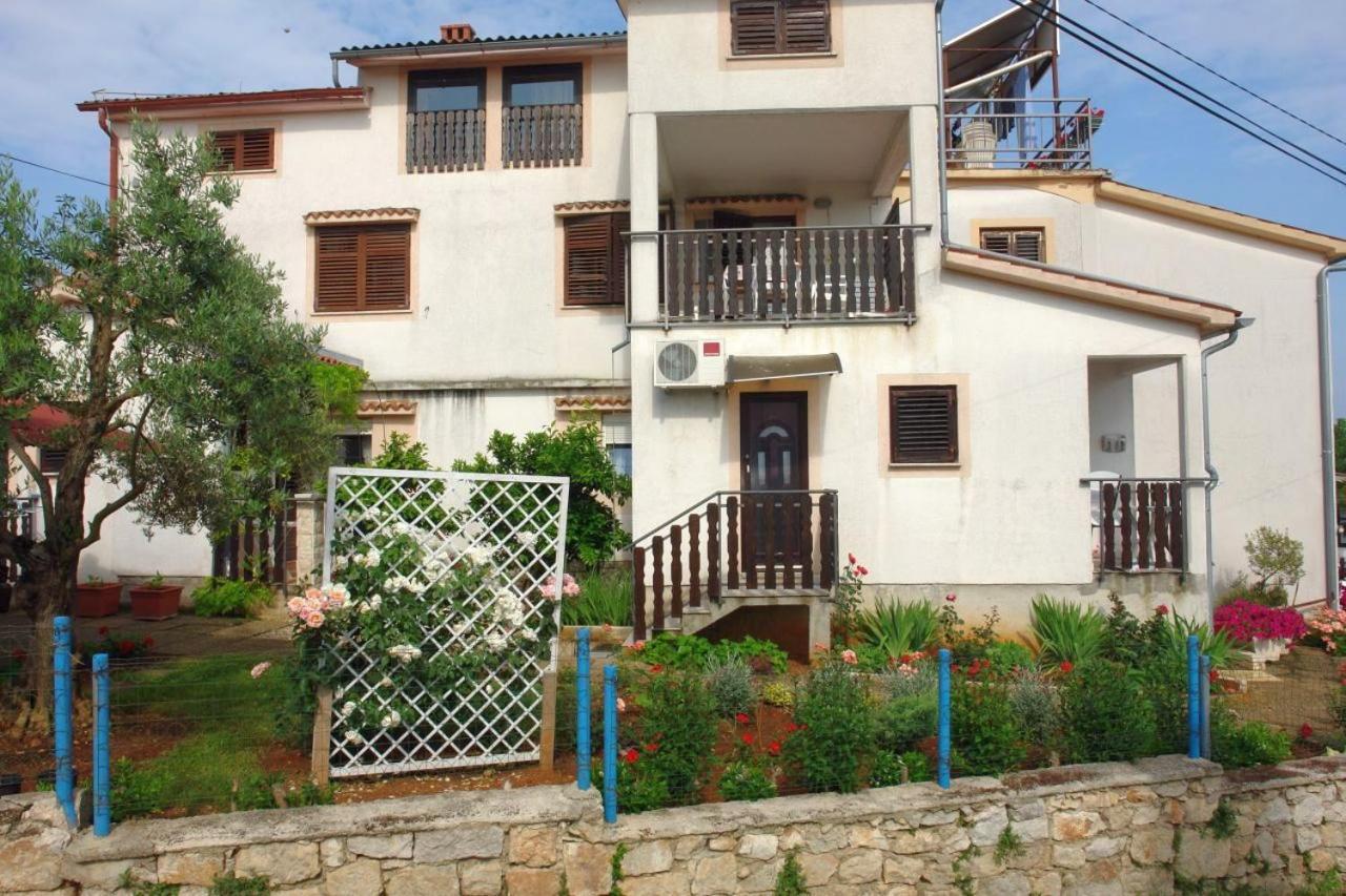 Apartmani Milokanovic Funtana Exterior photo