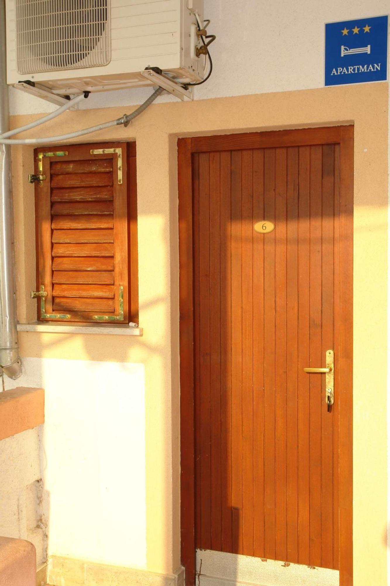 Apartmani Milokanovic Funtana Exterior photo