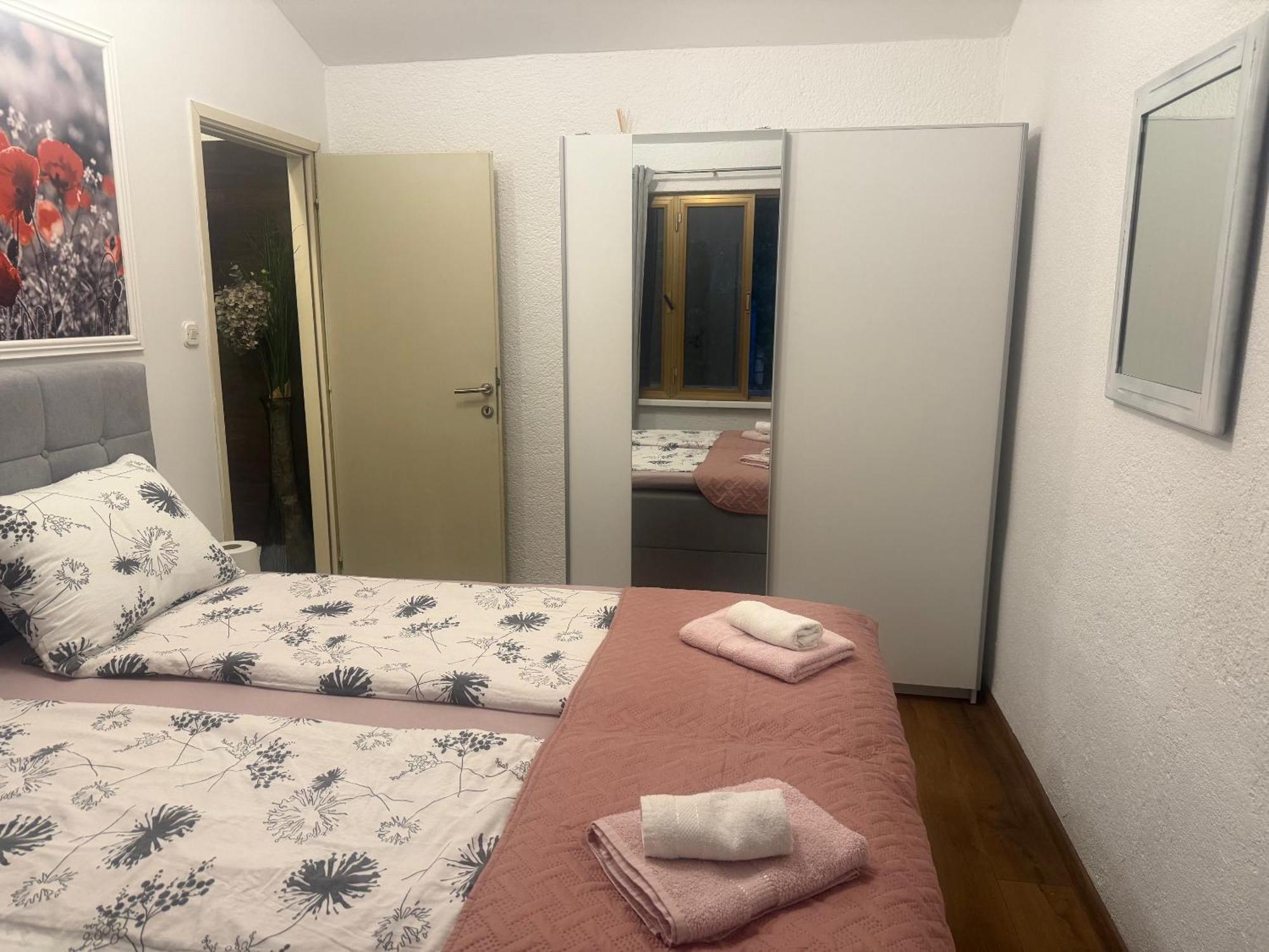Apartmani Milokanovic Funtana Exterior photo